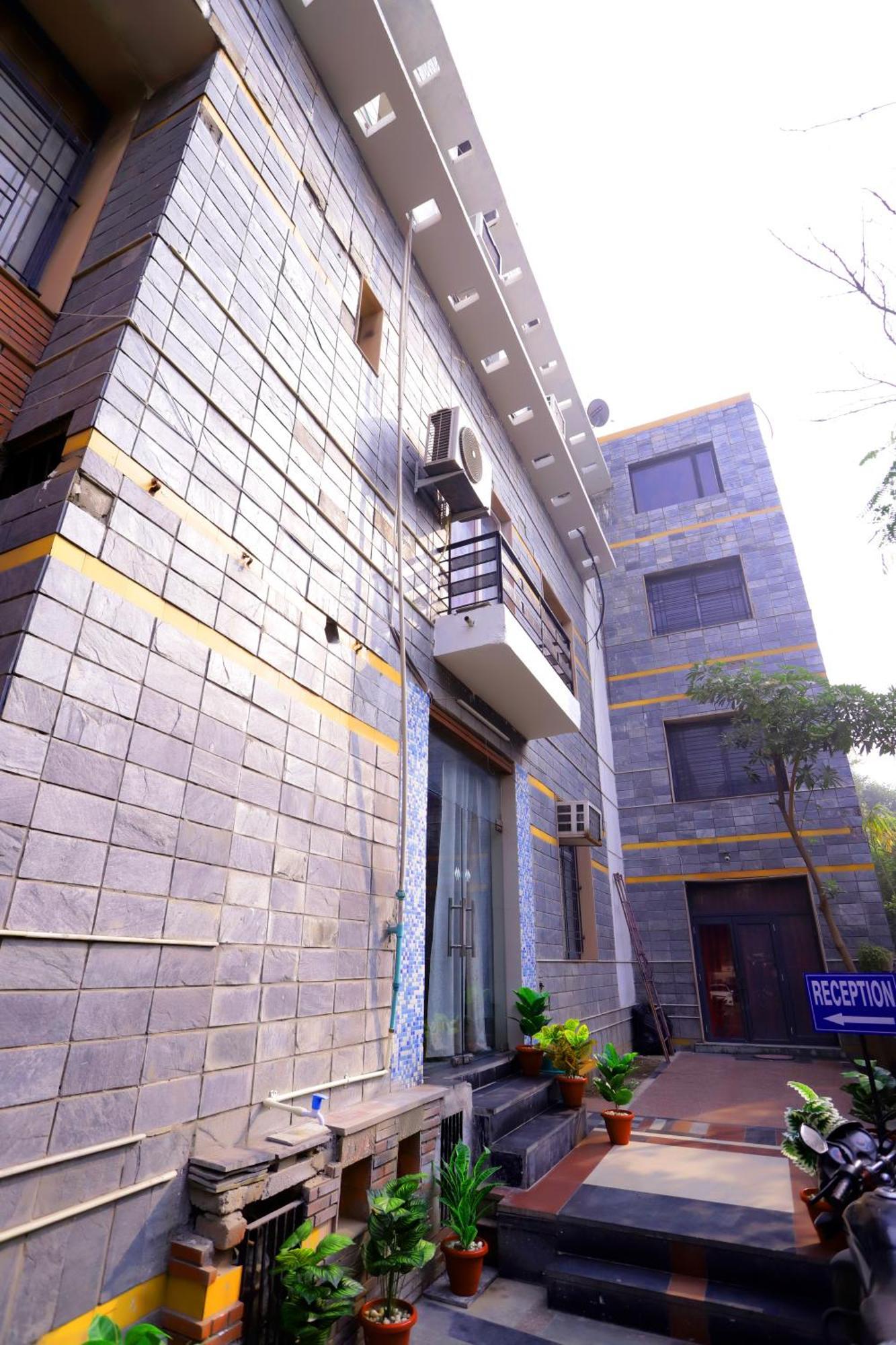 Hotel Warm Welcome - Noida Sector 51 Eksteriør bilde