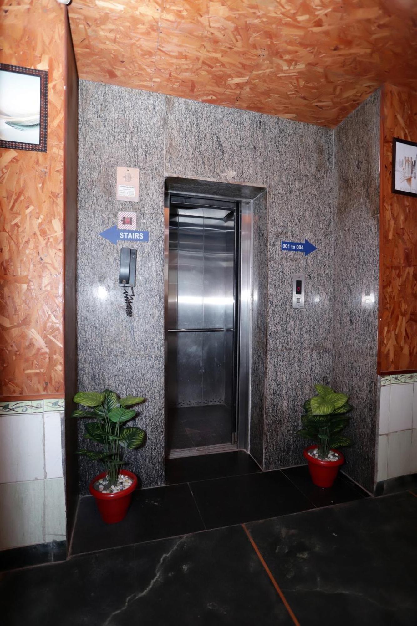 Hotel Warm Welcome - Noida Sector 51 Eksteriør bilde