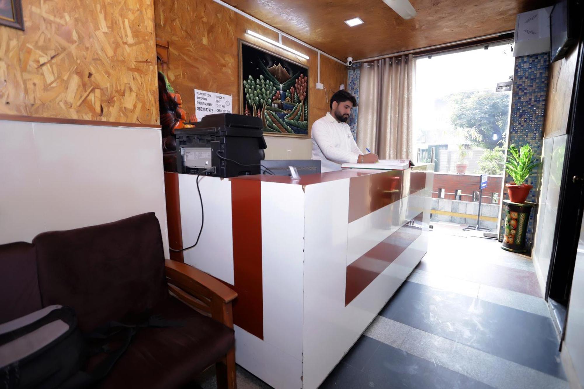 Hotel Warm Welcome - Noida Sector 51 Eksteriør bilde